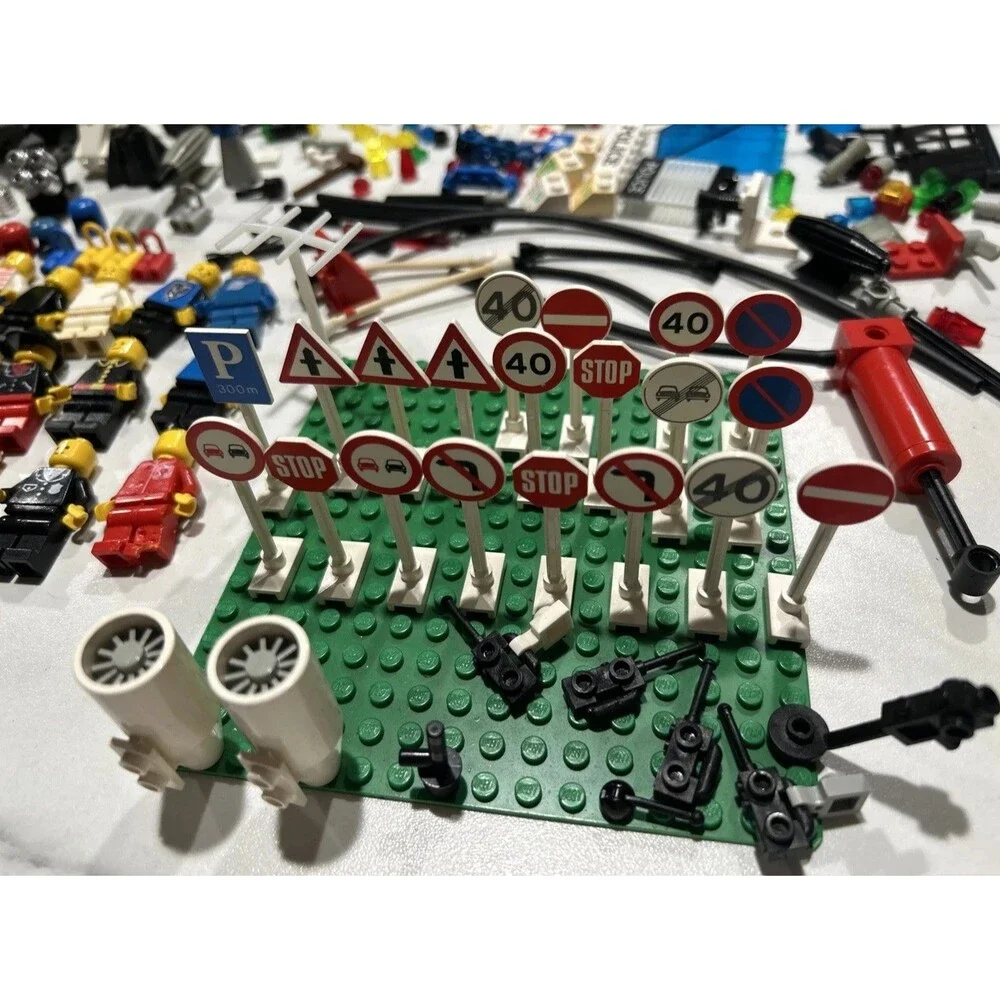 Vintage LEGO Mix Lot Classic Space Astronaut Spaceman Mini Figures Street Signs